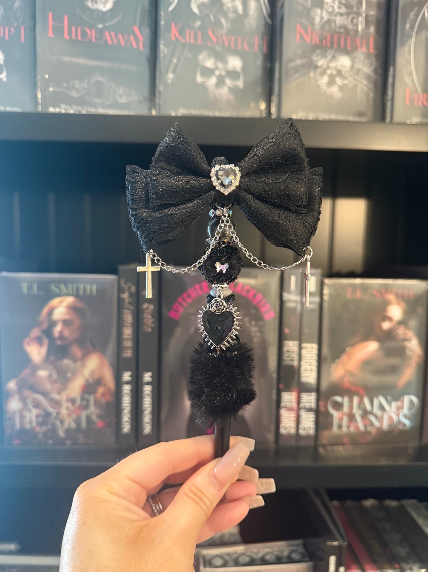 Onyx Sin Lace Bow Pen
